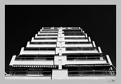 La grande motte architecture
